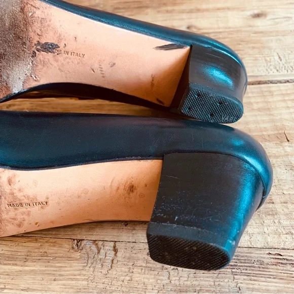 Salvatore Ferragamo—Vintage Vara Bow Heel Pumps, Double Bow (8.5 A2, Narrow) - Picture 11 of 13